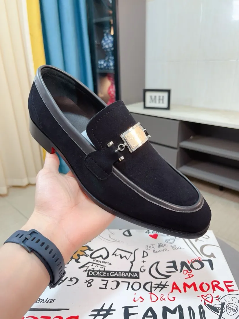Men's shoes 💰540🌸🌸 [DG Dolce & Gabbana] High-end customized leather shoes. The upper is made of imported calf leather. Original hardware. I believe you will be impressed from the first time you see it. The avant-garde atmosphere can no longer fully interpret its elegance. AAA grade rubber outsole is super comfortable. The original cover last of the counter ensures its original version and quality. The upper is simple and the cowhide lining ensures its comfort and breathability. A pair of truly good shoes has its own unique soul, famous quality, and the first choice for successful people. Regular size 38-44 (45 customized)